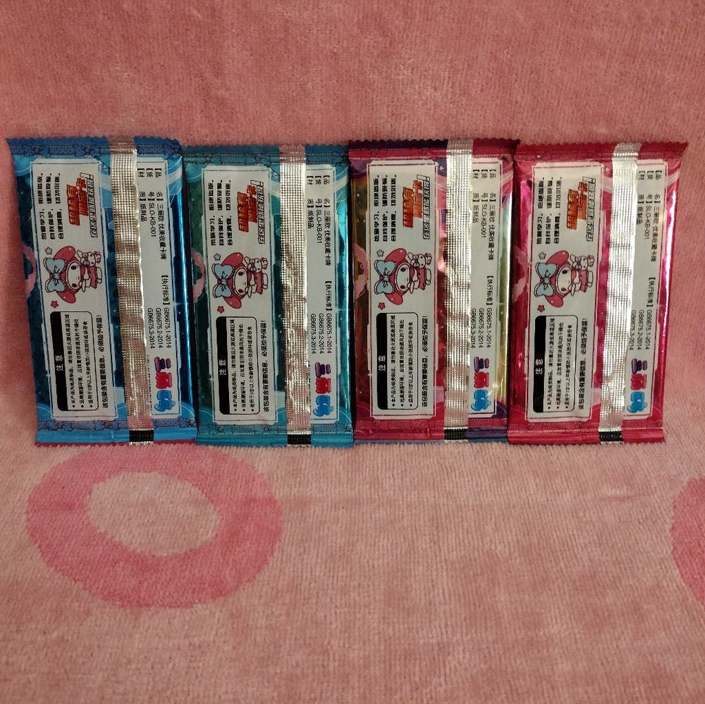 EXCLUSIVE - Hello Kitty & Friends Official Sanrio Card Pack Set - (4 Packs) - Picture 3 of 11